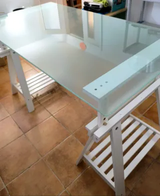 Escritorio cristal regulable en altura 150x80cm