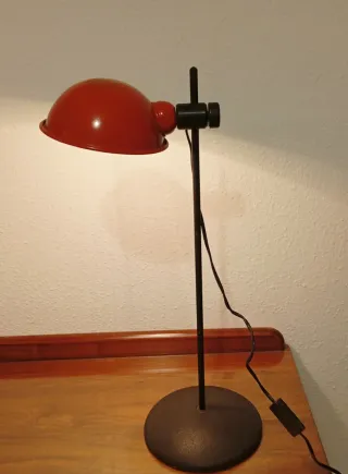 Lámpara de mesa vintage roja y negra