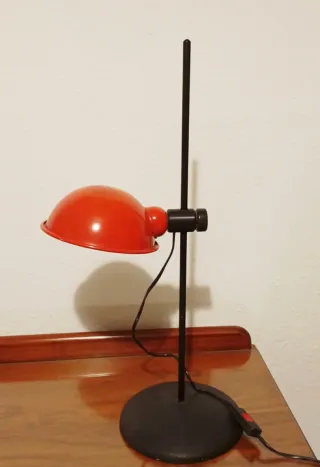 Lámpara de mesa vintage roja y negra