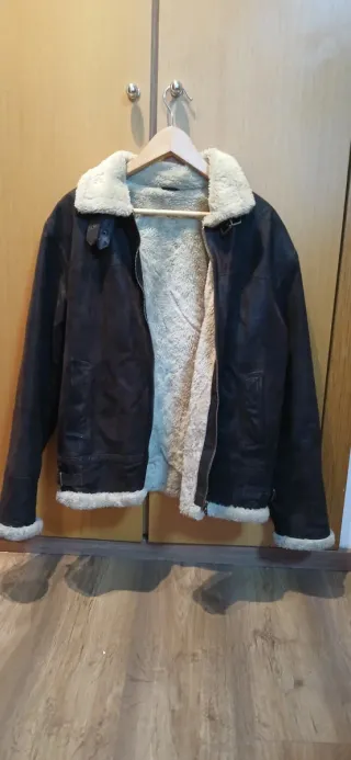 Chaqueta ante forrada marrón interior de pelo.