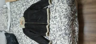 Chaqueta ante forrada marrón interior de pelo.