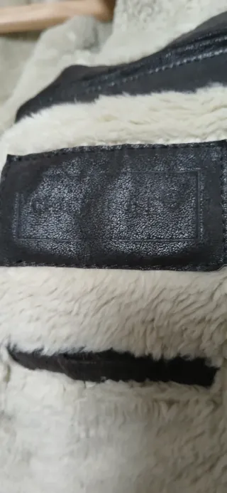 Chaqueta ante forrada marrón interior de pelo.