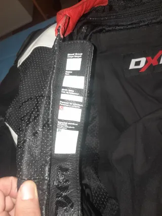 Mono de moto entero negro, rojo y blanco