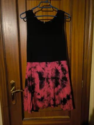 Vestido negro y rosa tie-dye