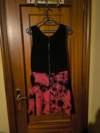 Vestido negro y rosa tie-dye
