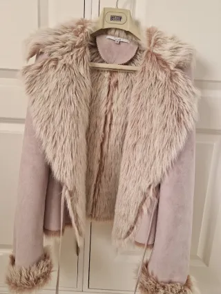 Abrigo rosa con pelo