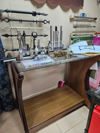 Mesa auxiliar madera y cristal mueble expositor