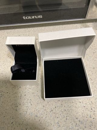 Cajas y bolsa Pandora