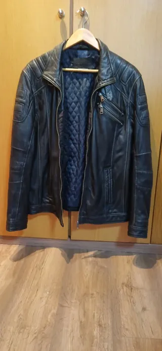 Chaqueta de piel negra