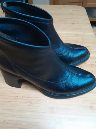 Botines tacon Wonders modelo SUGAR Piel Negro