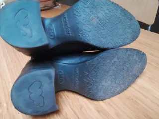 Botines tacon Wonders modelo SUGAR Piel Negro