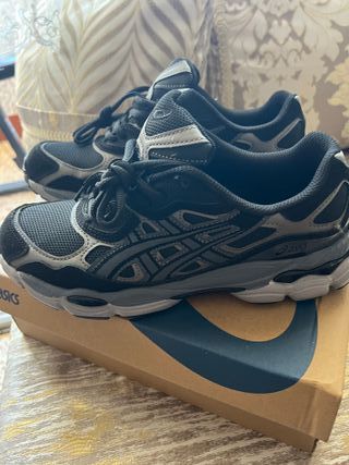 Zapatillas Negras y Grises