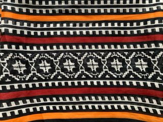 Fular estampado geométrico