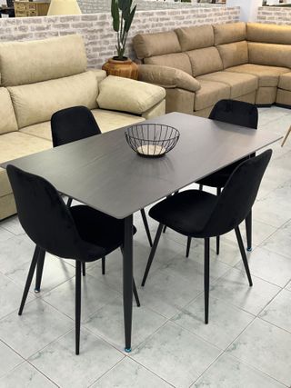 Mesa de comedor Nuevas mesas con si4 sillas negras