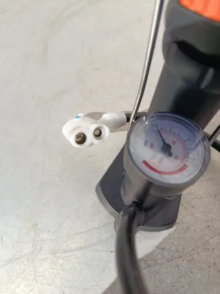 Inflador de pie para ruedas bici