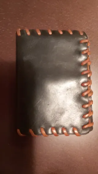 Cartera de piel auténtica cosida a mano