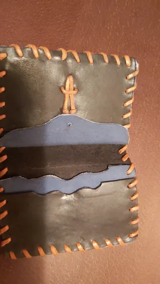 Cartera de piel auténtica cosida a mano