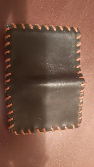 Cartera de piel auténtica cosida a mano