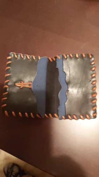 Cartera de piel auténtica cosida a mano