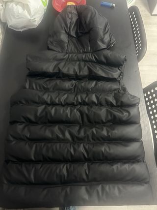 Chaleco Icon Negro con Capucha