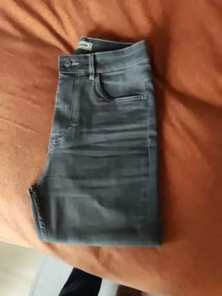 Pantalones vaqueros pitillo cintura alta grises