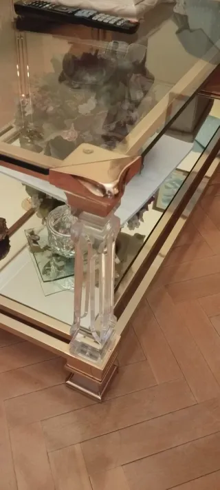 Mesa centro cristal dorada