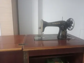 Máquina de coser Singer antigua