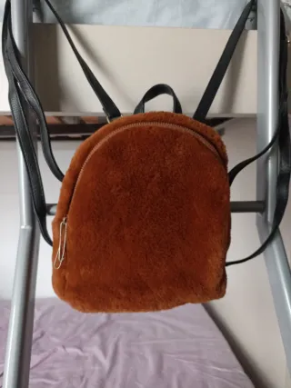 Mochila peluche marrón