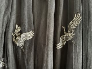 Falda tul negra con bordados plateados