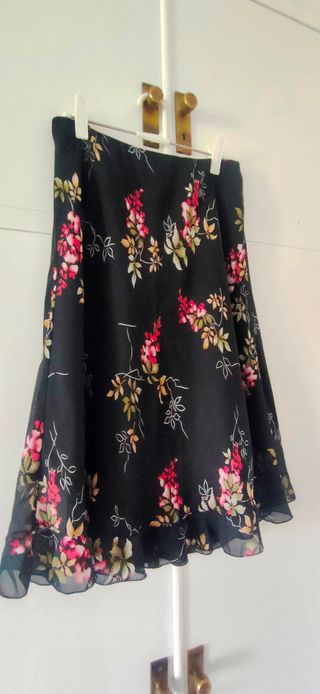 Falda vintage negra floral