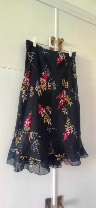 Falda vintage negra floral
