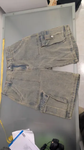 Pantalón corto tejano desgastado