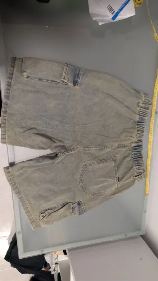 Pantalón corto tejano desgastado