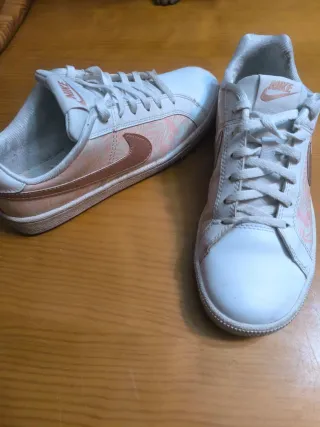 Zapatillas Nike Blancas y Rosas