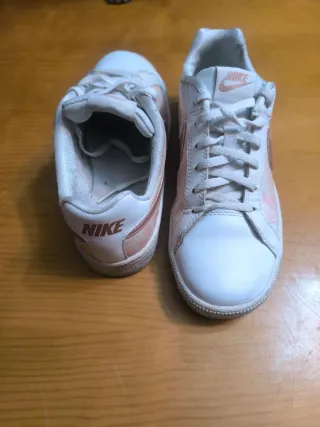 Zapatillas Nike Blancas y Rosas