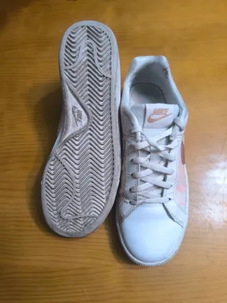 Zapatillas Nike Blancas y Rosas