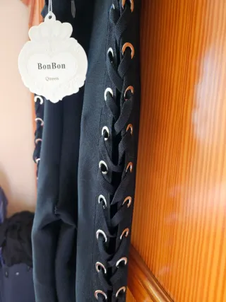 Mono bondage negro con cordones