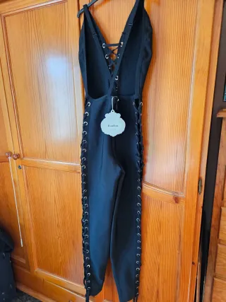 Mono bondage negro con cordones