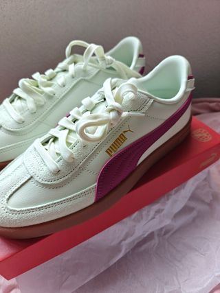 Zapatillas Puma crema y morado Nuevas