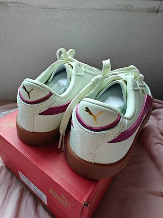 Zapatillas Puma crema y morado Nuevas