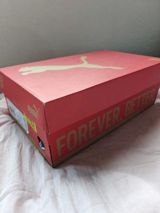 Zapatillas Puma crema y morado Nuevas