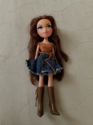 Bratz Doll con vestito e stivali