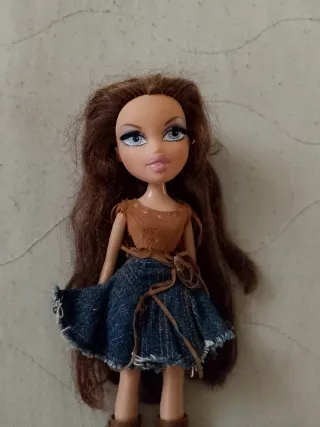Bratz Doll con vestito e stivali