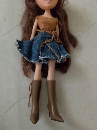 Bratz Doll con vestito e stivali