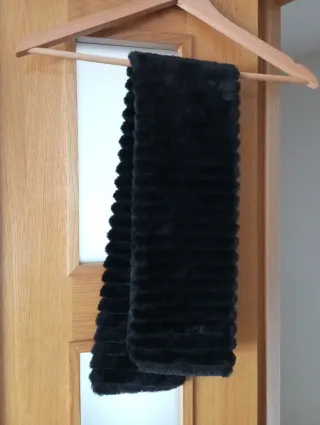 Bufanda pelo sintético negra mujer