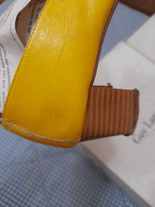 Zapatos de piel mujer Laroche amarillos