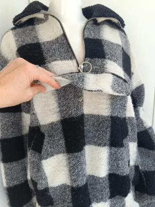 Anorak polar Bershka cuadros