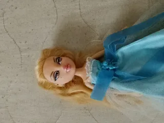 Bambola Bratz con vestito azzurro