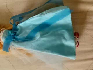 Bambola Bratz con vestito azzurro