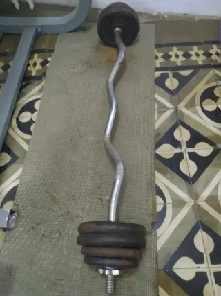 Banco de pesas y pesas